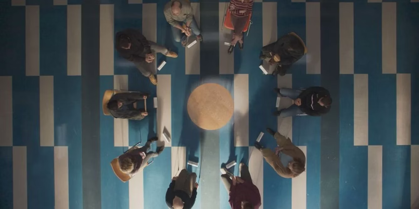 Image extraite du film Je verrai toujours vos visages représentant une mesure de justice restaurative en cercle